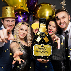 Capoda chic New Year decor enhances photos and memories.