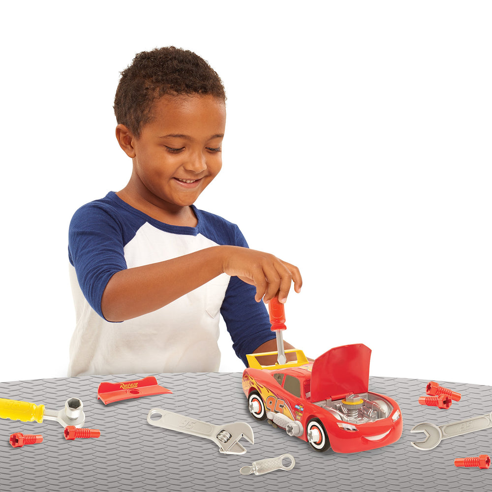 Cars 3 Transforming McQueen Tool Kit, vehicle display invites imaginative race play.