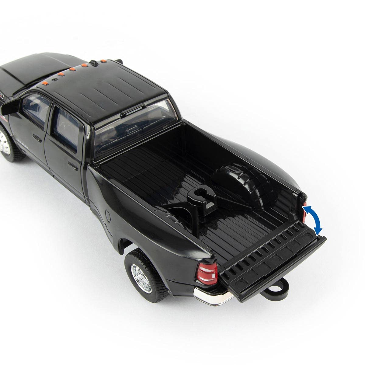 Gooseneck trailer connection allows easy hitching and unhitching.