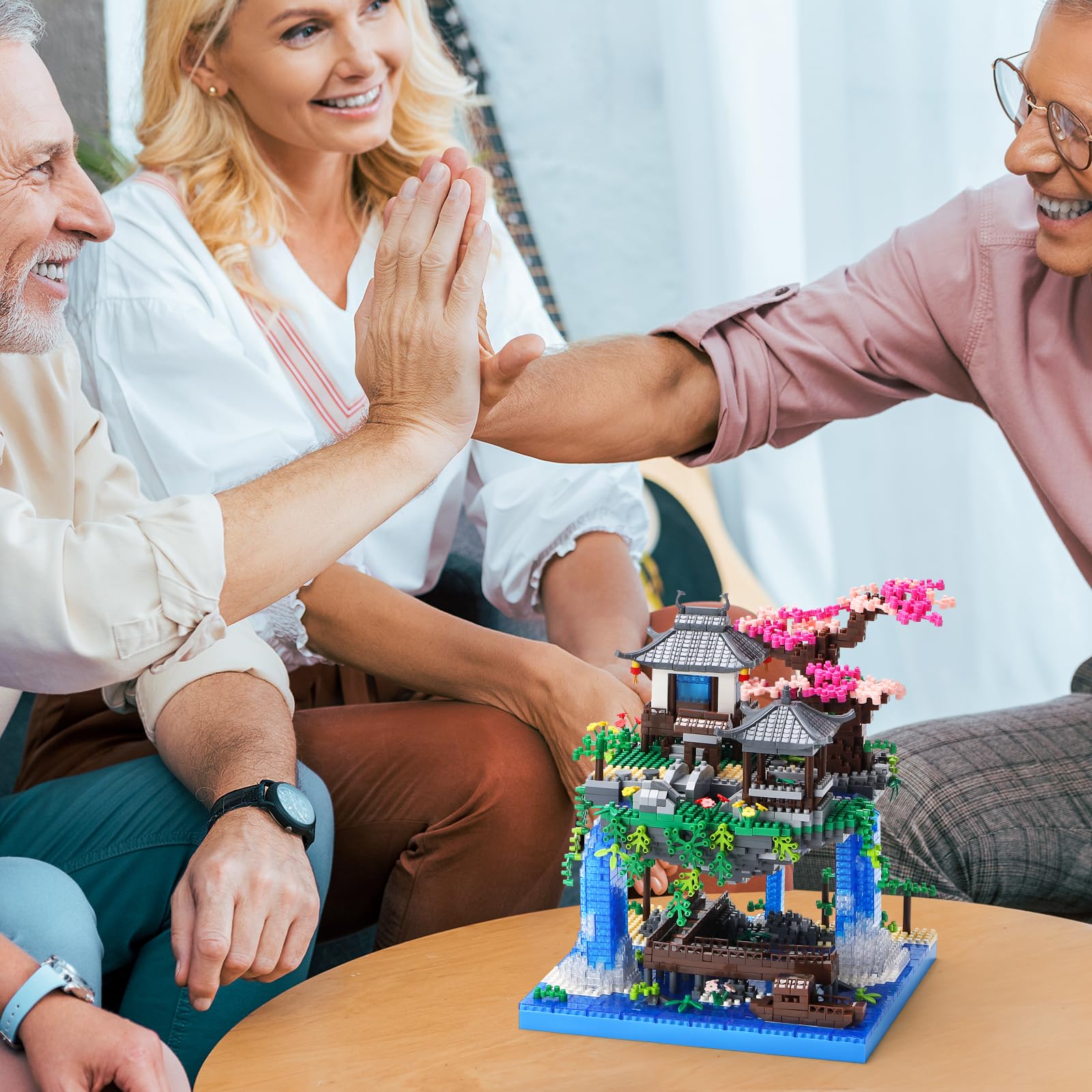 CAXIMSY set supports family time and collaborative learning during assembly.