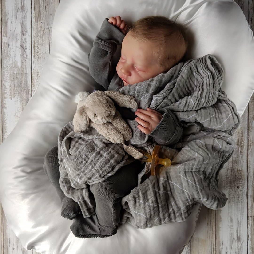 CHAREX Reborn Levi face detail highlights lifelike features for realistic play and display.