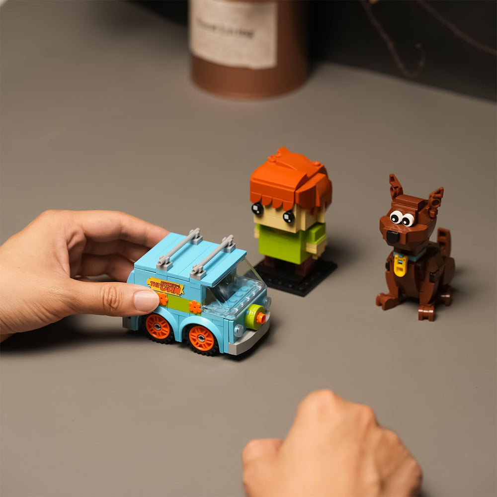 CHUANGPIN Halloween Horror van-car for imaginative display setups.