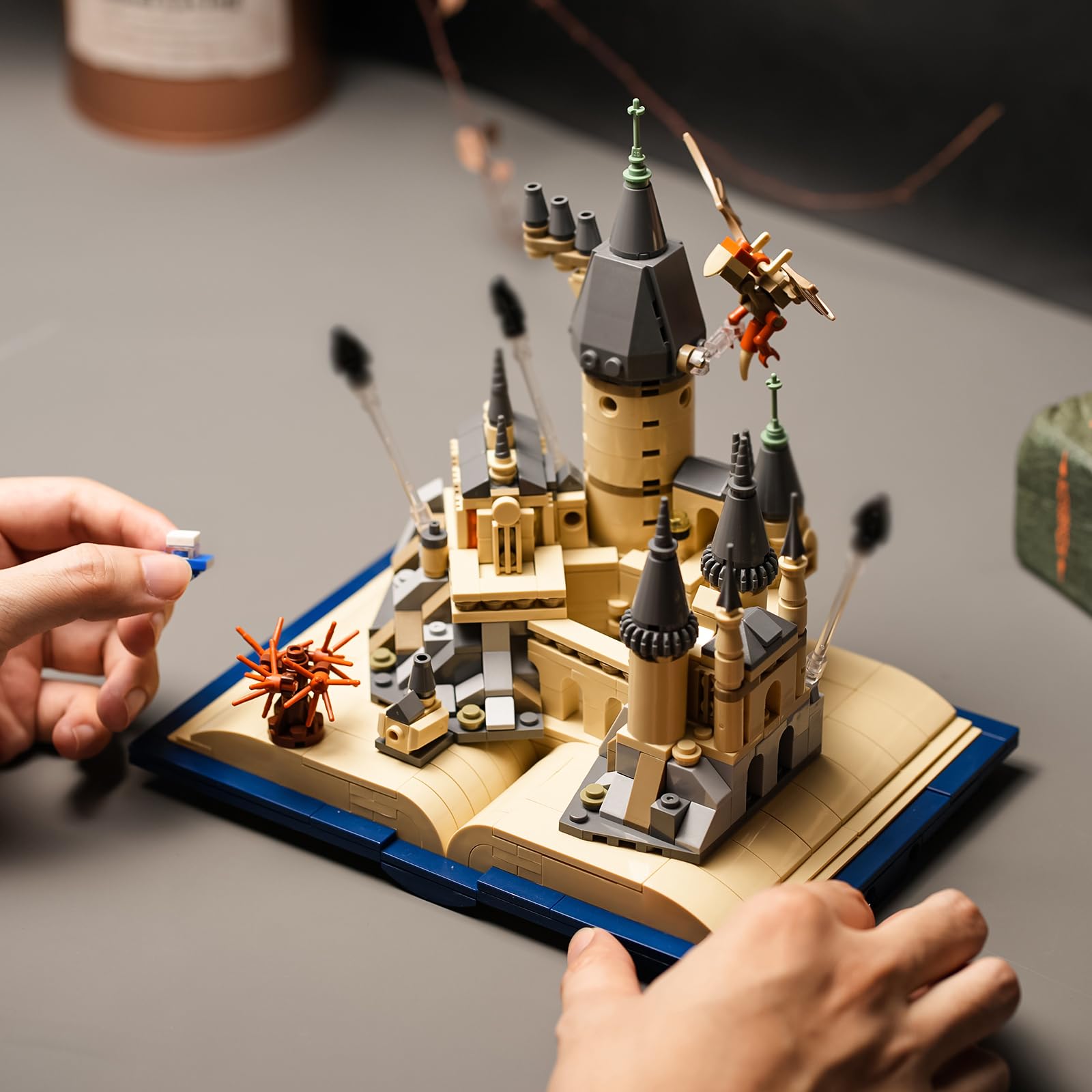 CHUANGPIN Medieval modular house display image, ideal as a decorative centerpiece.