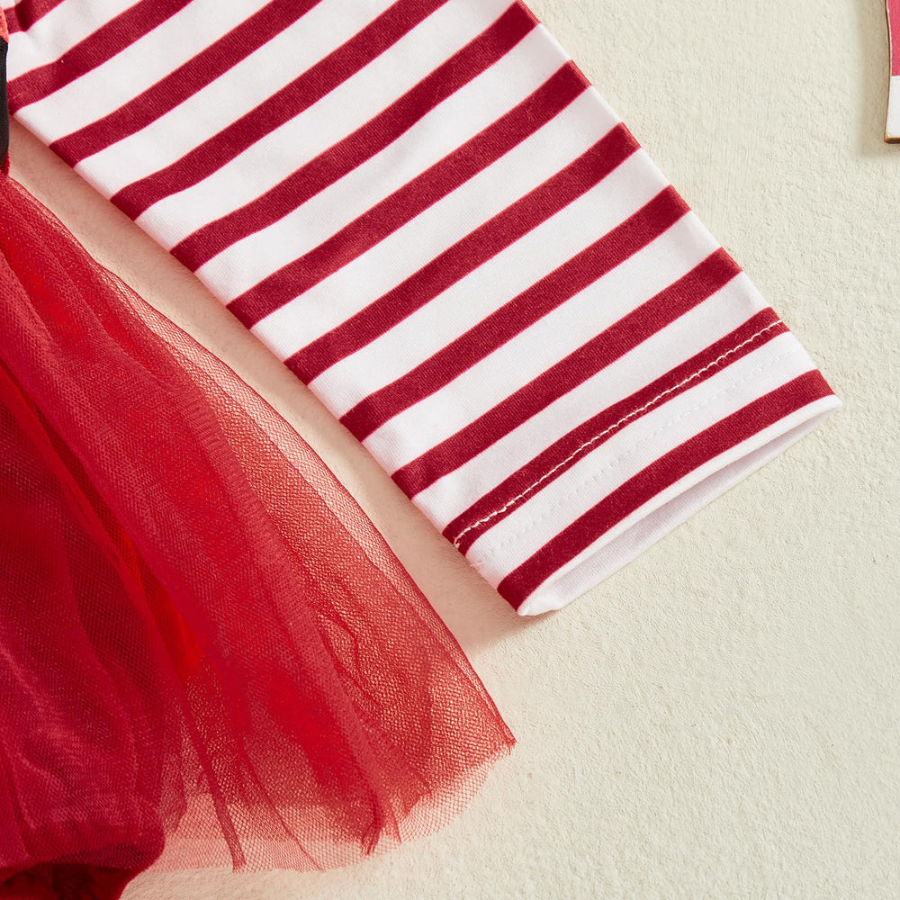 CIYCUIT belt buckle print detail adds playful holiday charm.