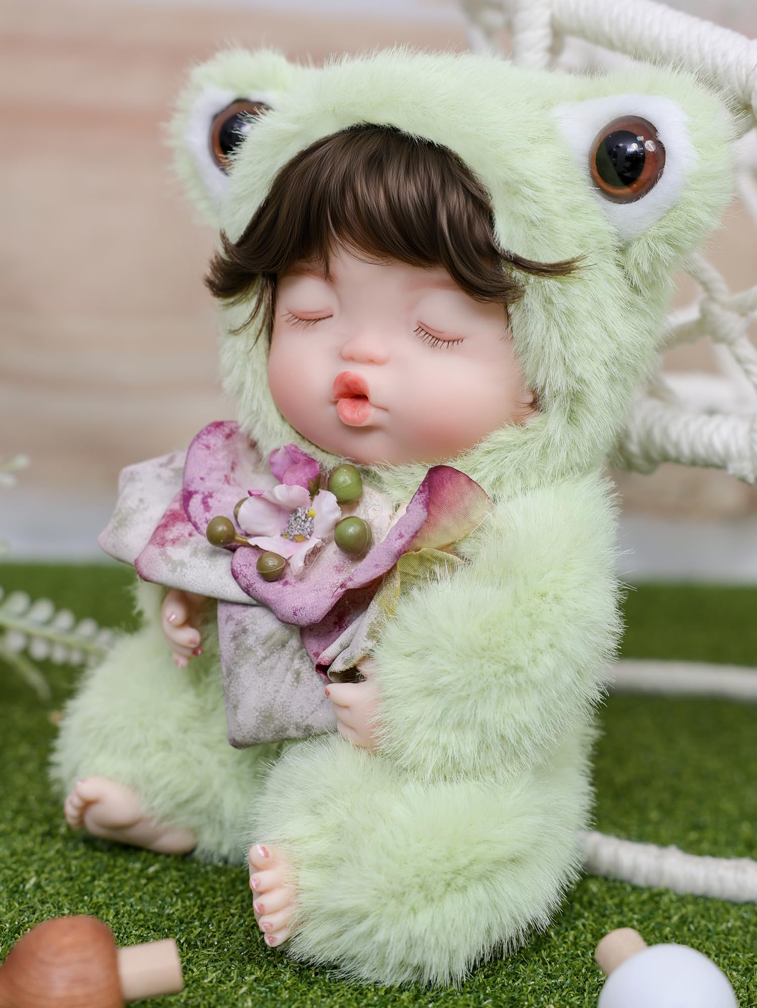 Cloveray compact 10-inch doll supports travel-friendly play