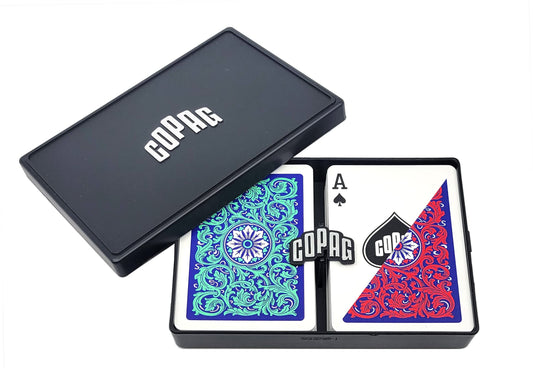 Copag 1546 Neoteric deck front view in green and red for smooth shuffles.