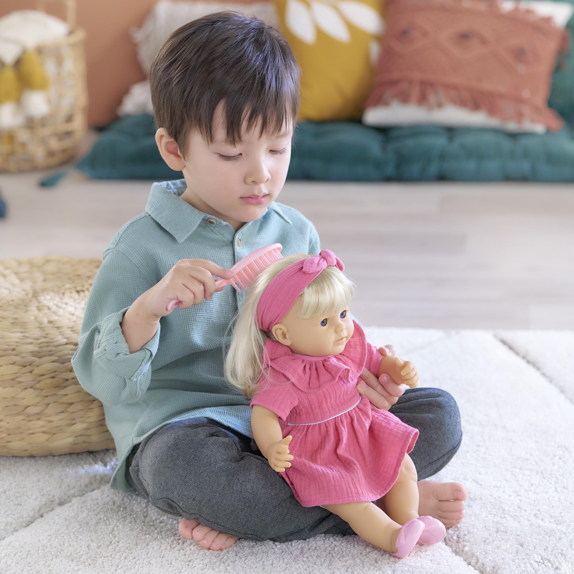 Corolle Jade nurturing scene illustrating versatile, imaginative play scenarios.
