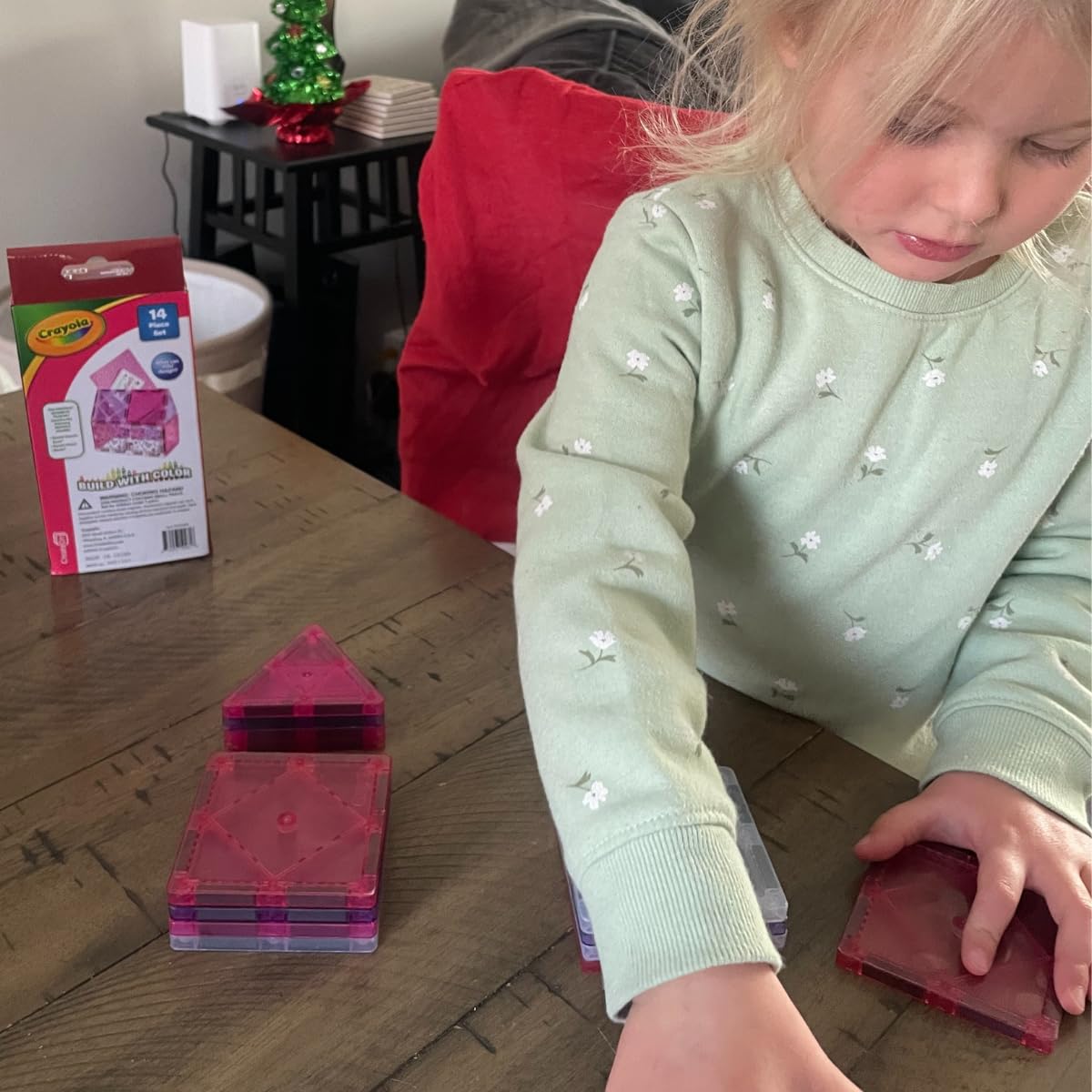 CreateOn Crayola magnetic tiles ideal Valentine’s Day gift for curious kids.