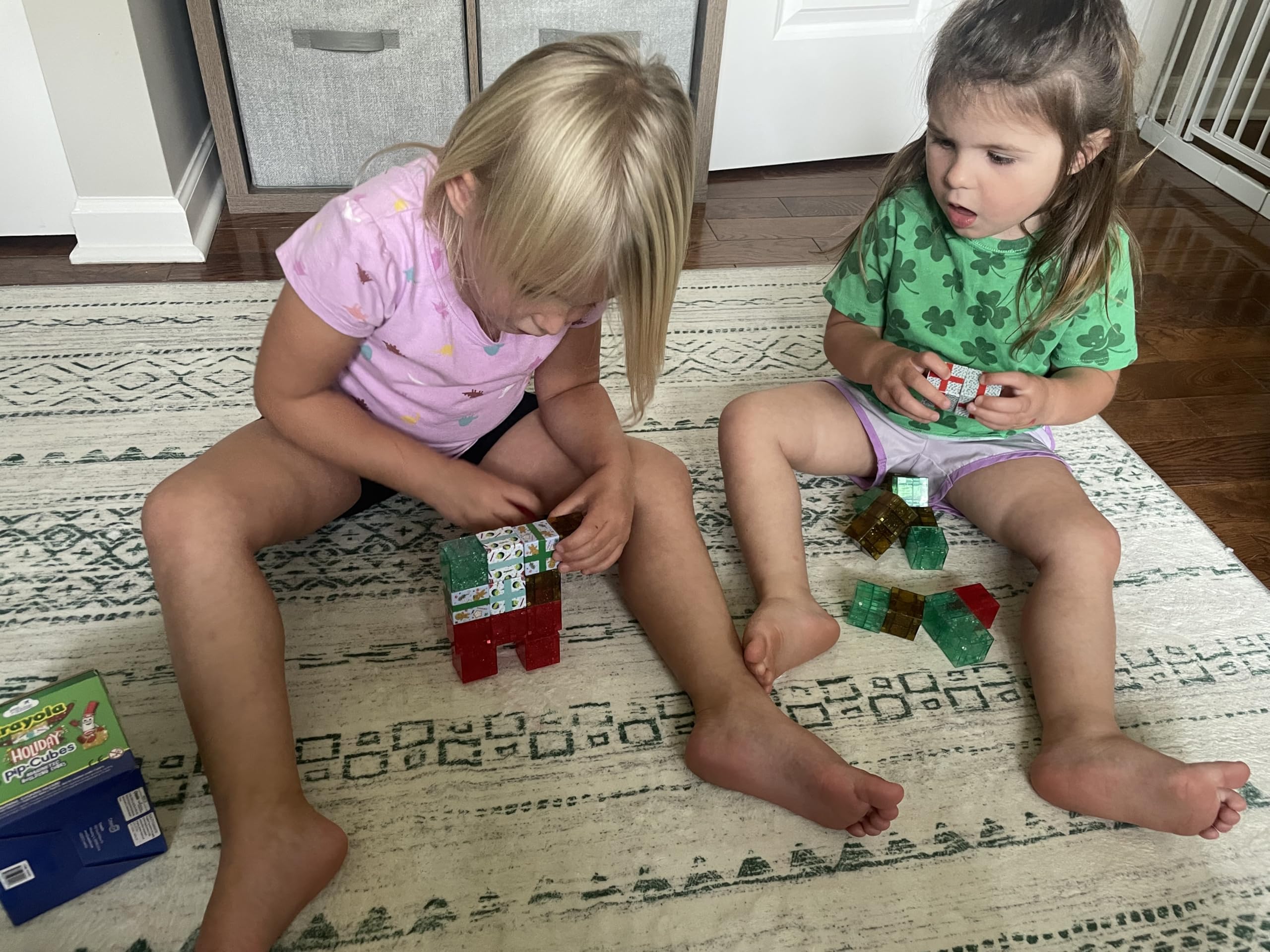 Crayola PIP Cubes travel-friendly activity kit for travel and waiting rooms.