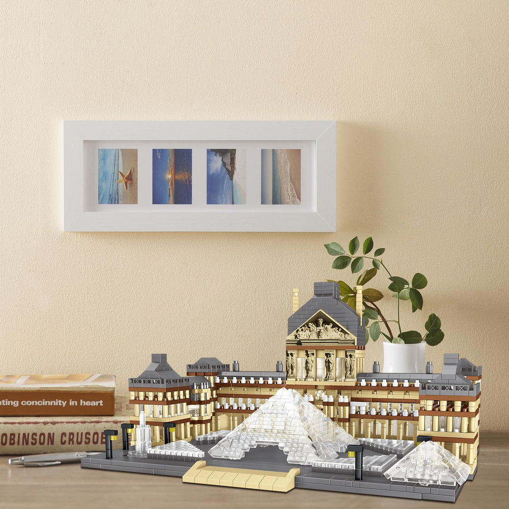 CSNRHG Paris Louvre packaging gift option enhances gifting with elegant presentation.