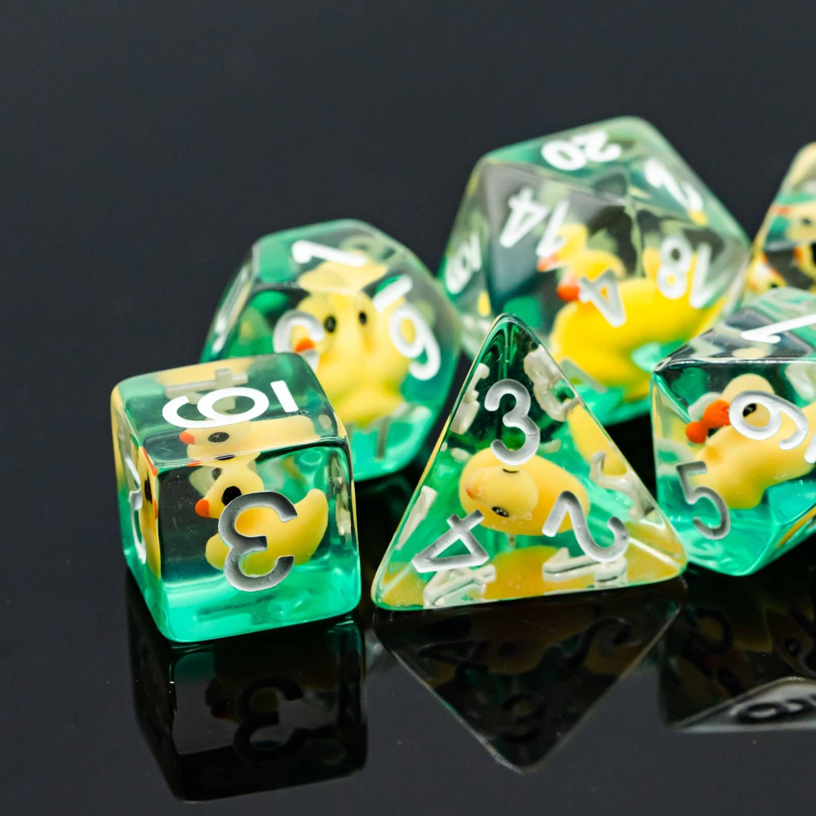 Cusdie d6-dnd-dice-yellow with clear numerals for quick reads