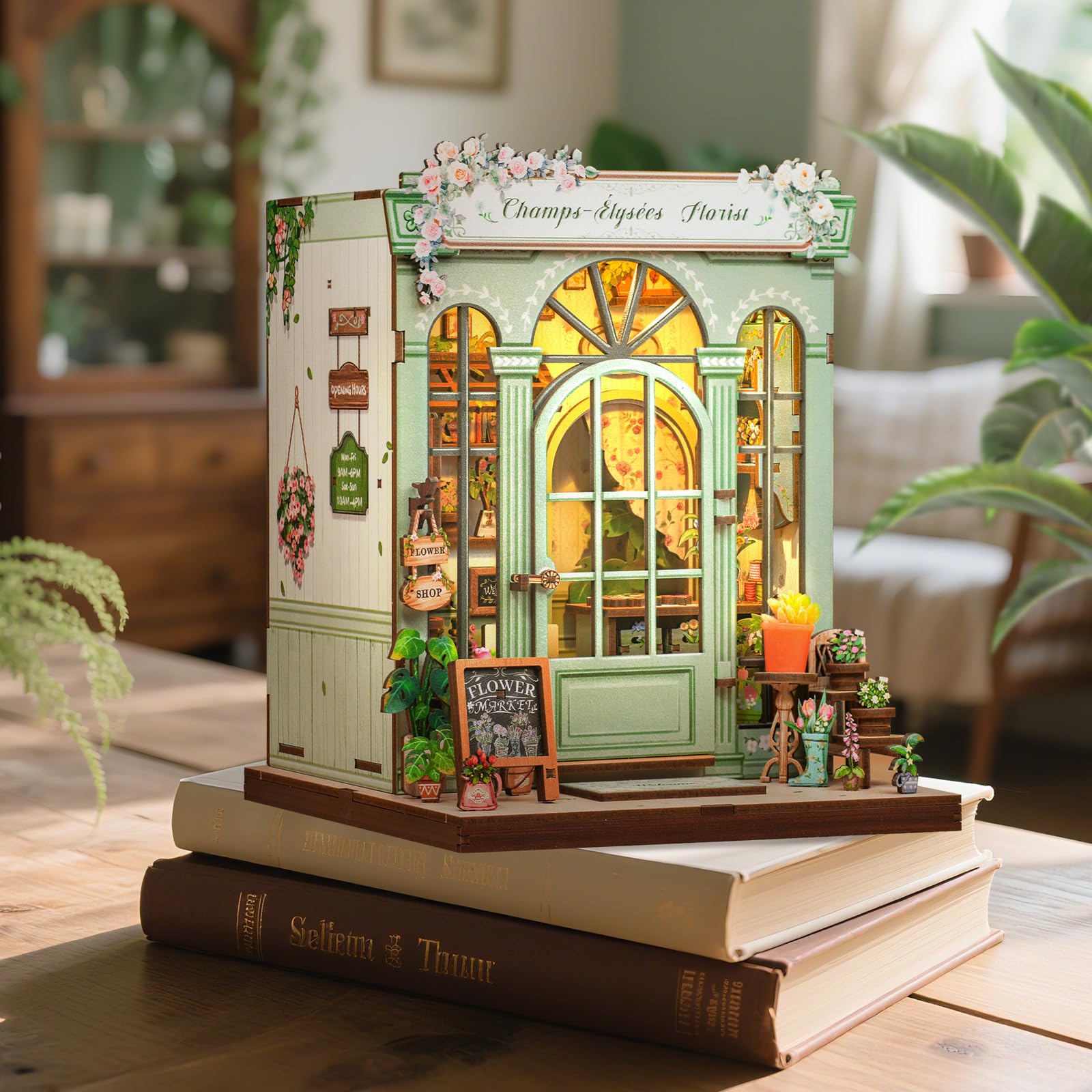 CUTEBEE Book Nook Kit small figures invite creative scene building.