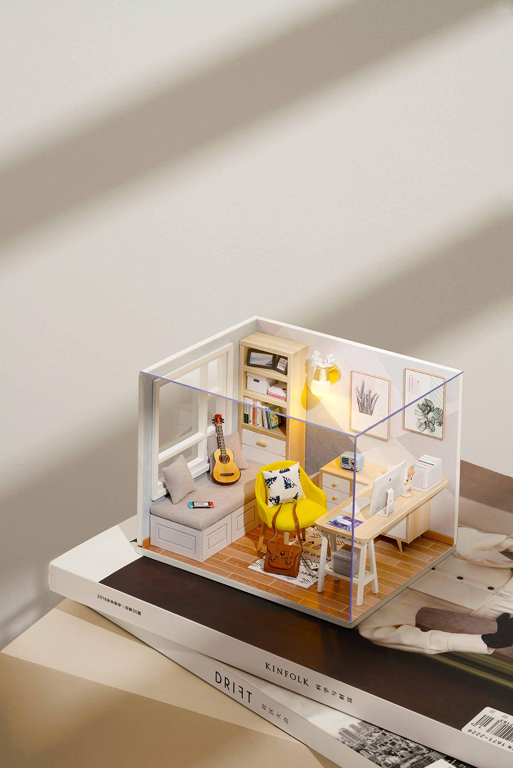 CUTEROOM miniature ornaments provide decorative options and long-lasting display value