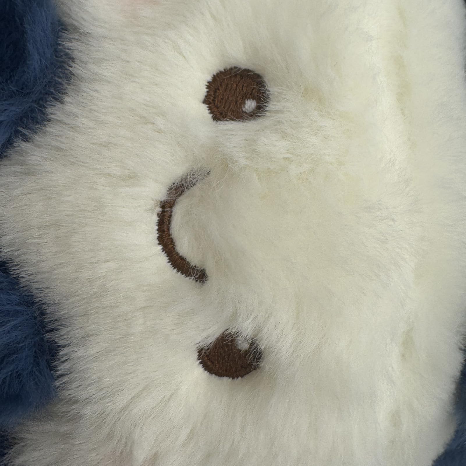 CWZY smiling cake plush close-up showing fluffy frosting texture for cuddling