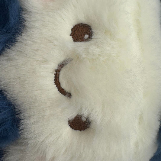 CWZY smiling cake plush close-up showing fluffy frosting texture for cuddling