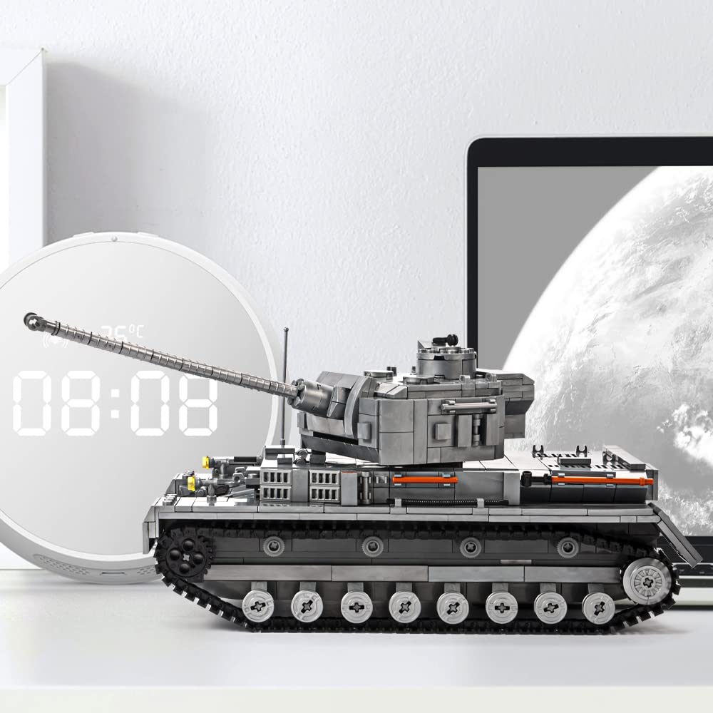 DAHONPA Panzer-IV tank box artwork focuses on collector appeal.
