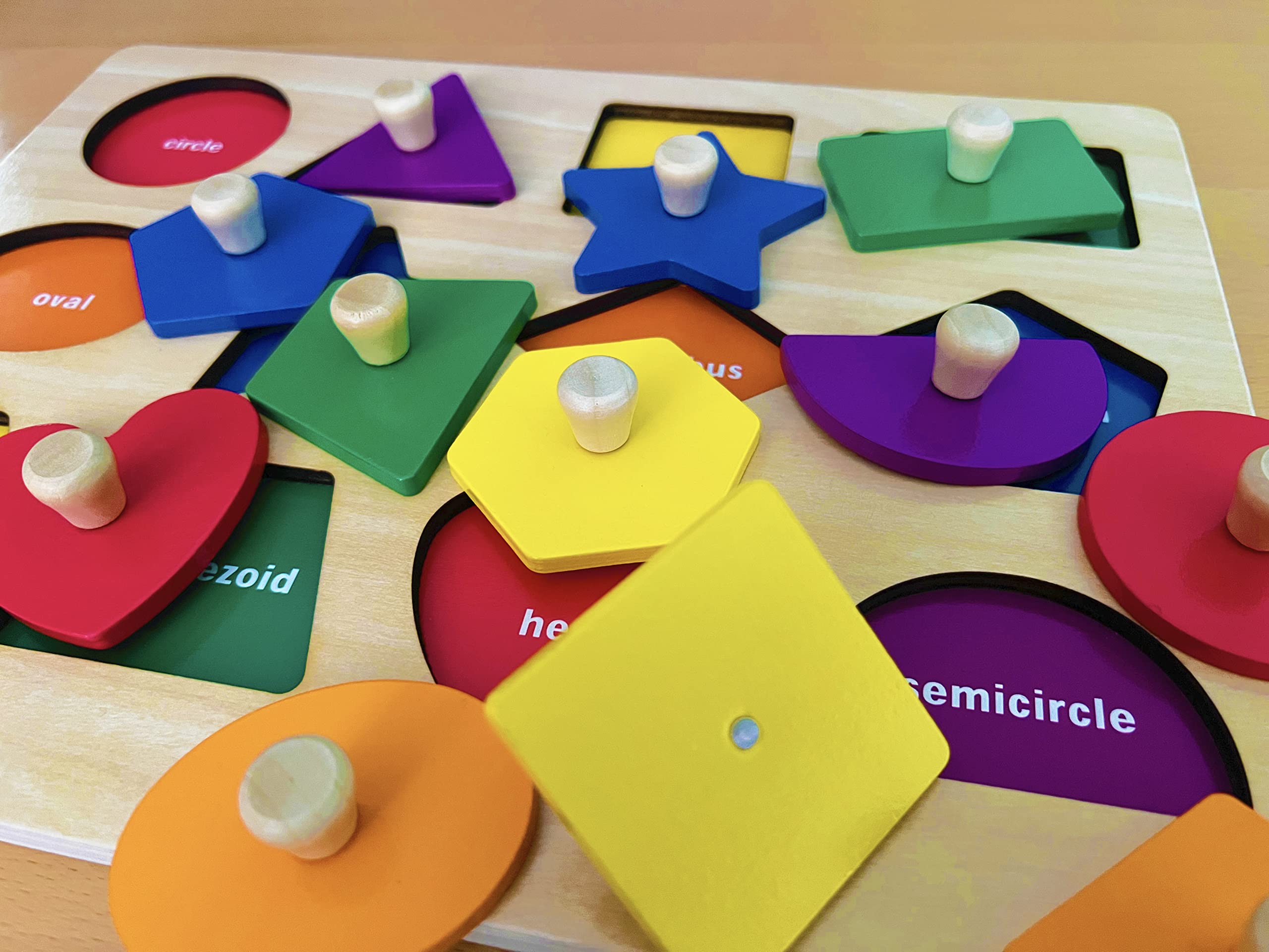 Dailyfunn non-toxic paint wooden toy enables risk-free creativity and exploration.