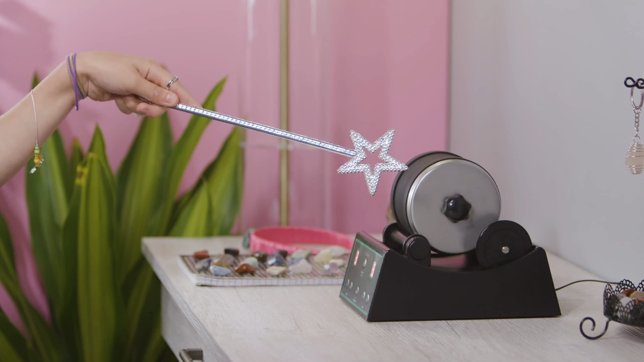 Dan&Darci LCD screen displays 9-day timer and settings for easy timing.