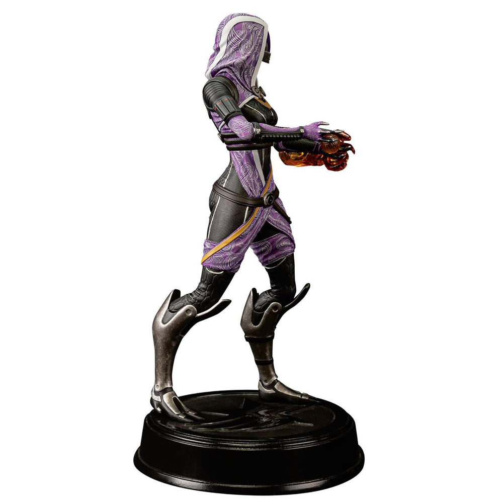 Detailed Tali Zorah statue from Dark Horse Comics with sturdy base.