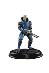 Dark Horse Deluxe Garrus figure with detailed armor pose for Mass Effect fans