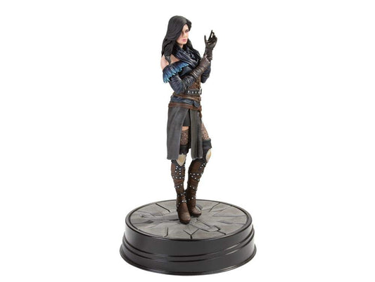 Dark Horse Deluxe Yennefer Series 2 figure in dynamic pose, perfect for shelf display