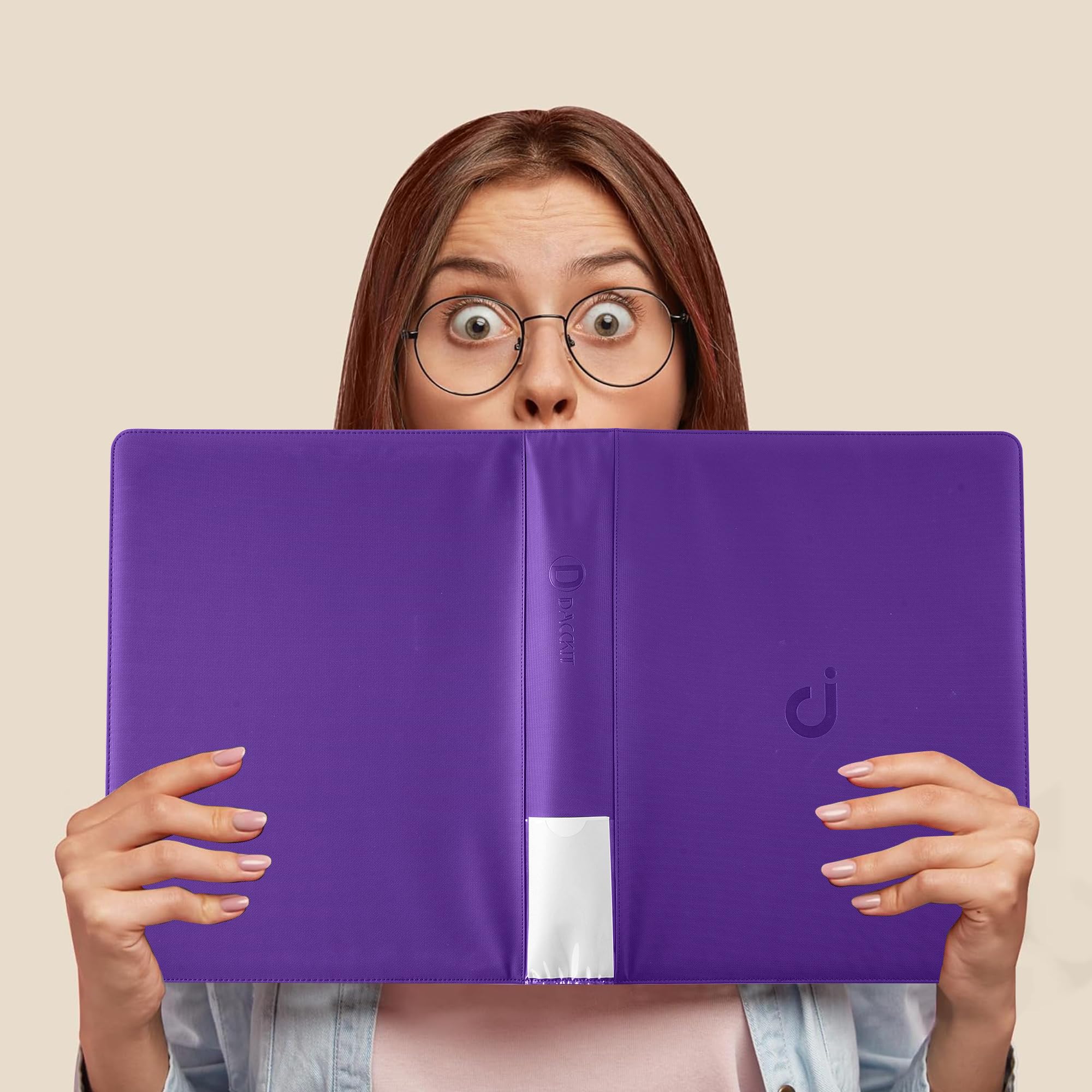 D DACCKIT binder interior pockets provide clear visibility for quick card search.