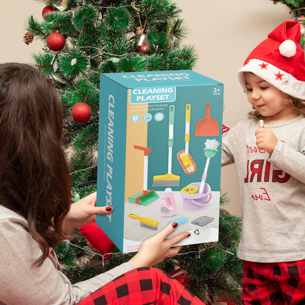 deAO Cleaning Set sponge for wiping surfaces during imaginative play.