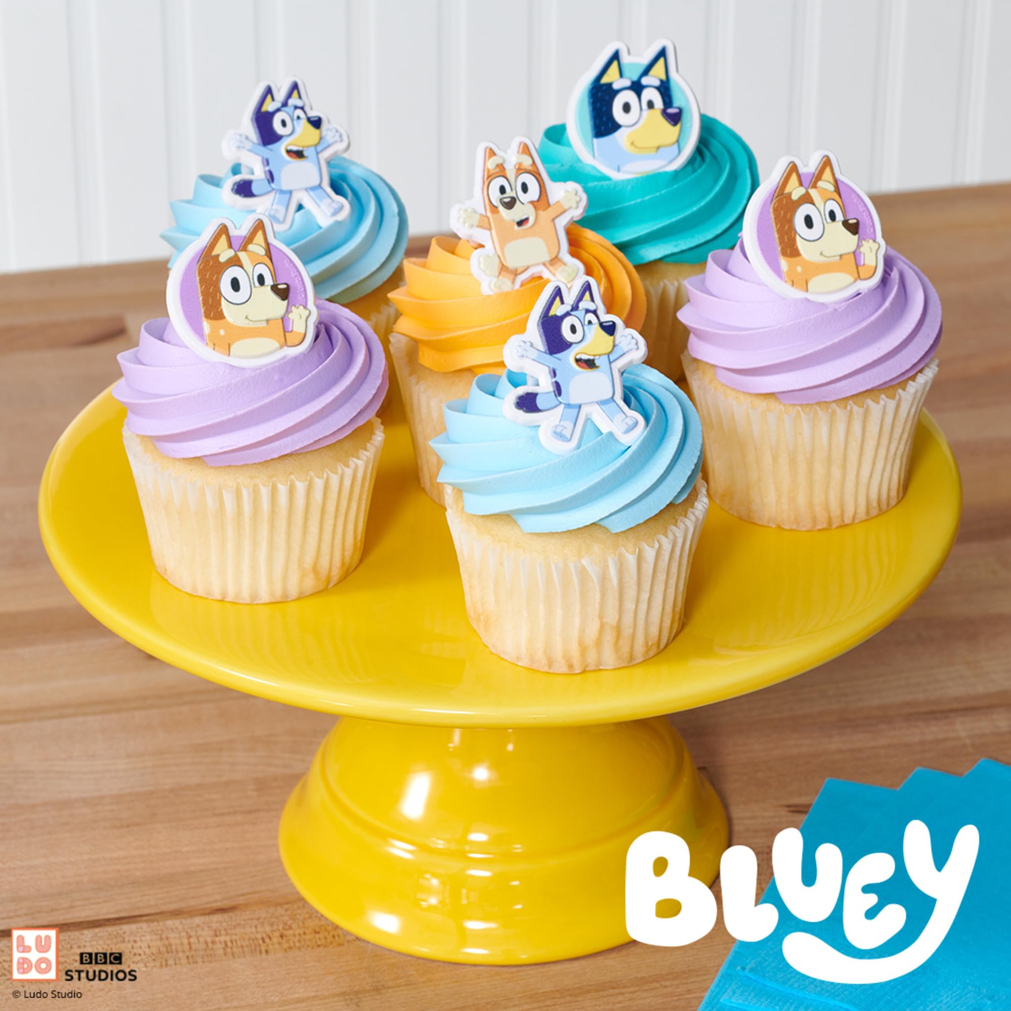 Food-safe molded plastic ensures safe decoration on cupcakes and cakes