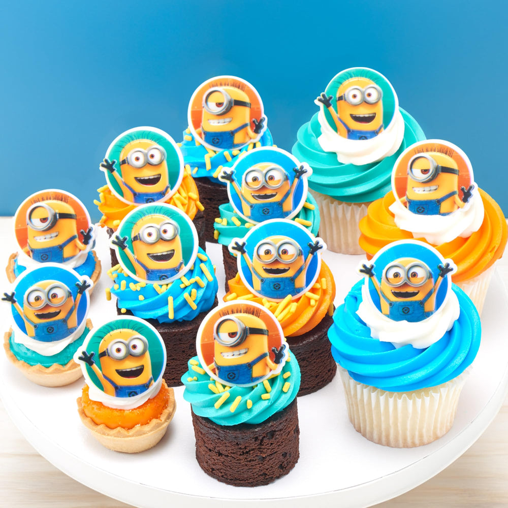 Cupcakes topped with DecoPac Minions rings for a festive look