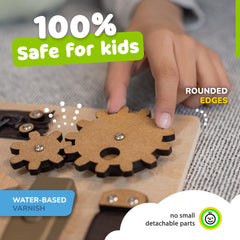 deMoca buckle-fastening element encourages independence and sensory engagement.