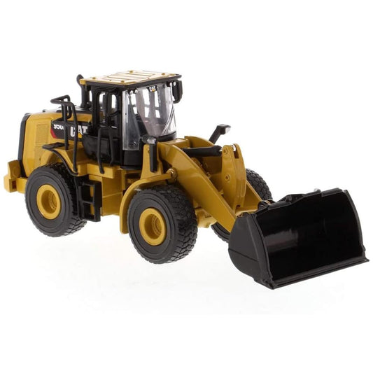 Diecast Masters 950M diecast body with durable metallic finish.