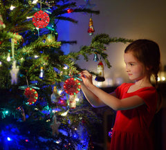 DIKAVS project shows alternating red and green LEDs for festive lighting.