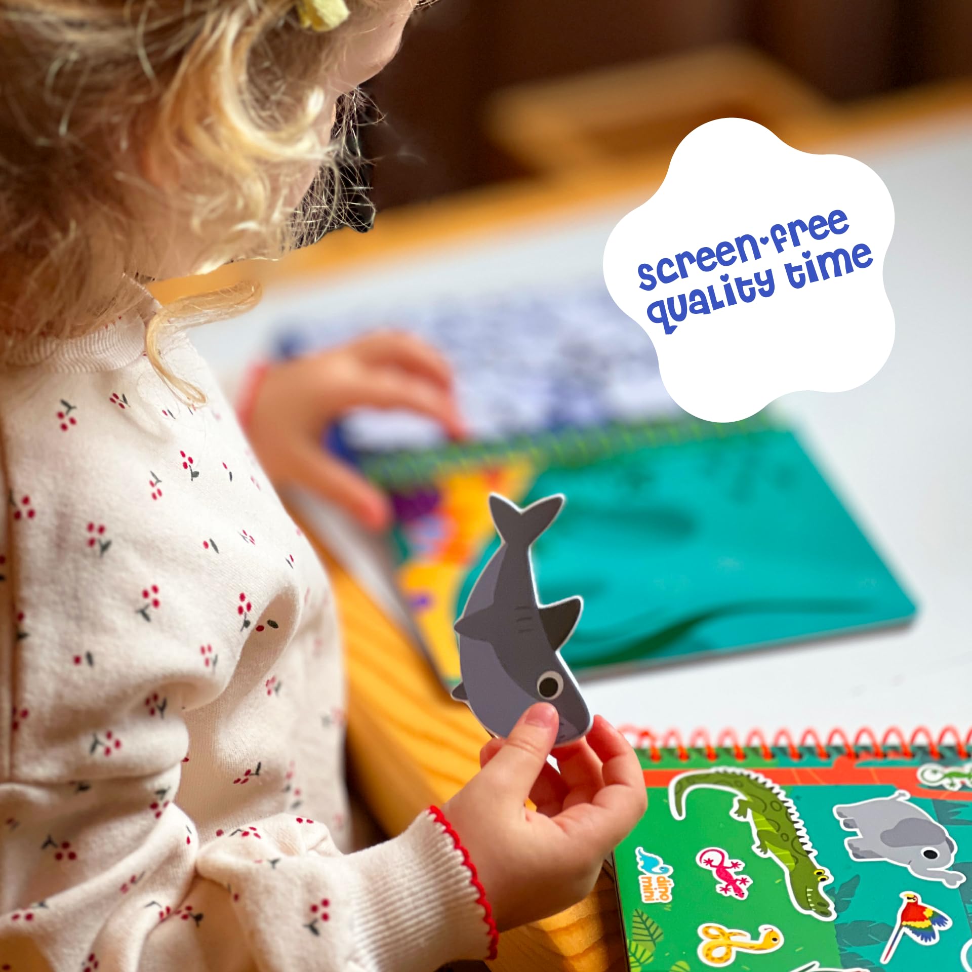 DINO MINI Stickypuff scene 4: vibrant illustrations spark imaginative play on the go.
