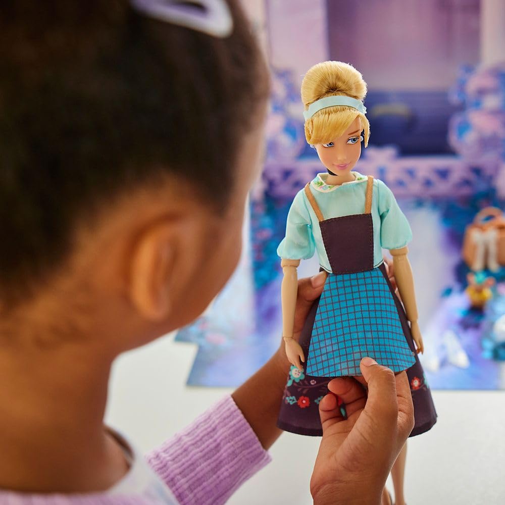 Fully poseable Cinderella doll for dynamic scenes and flexible display