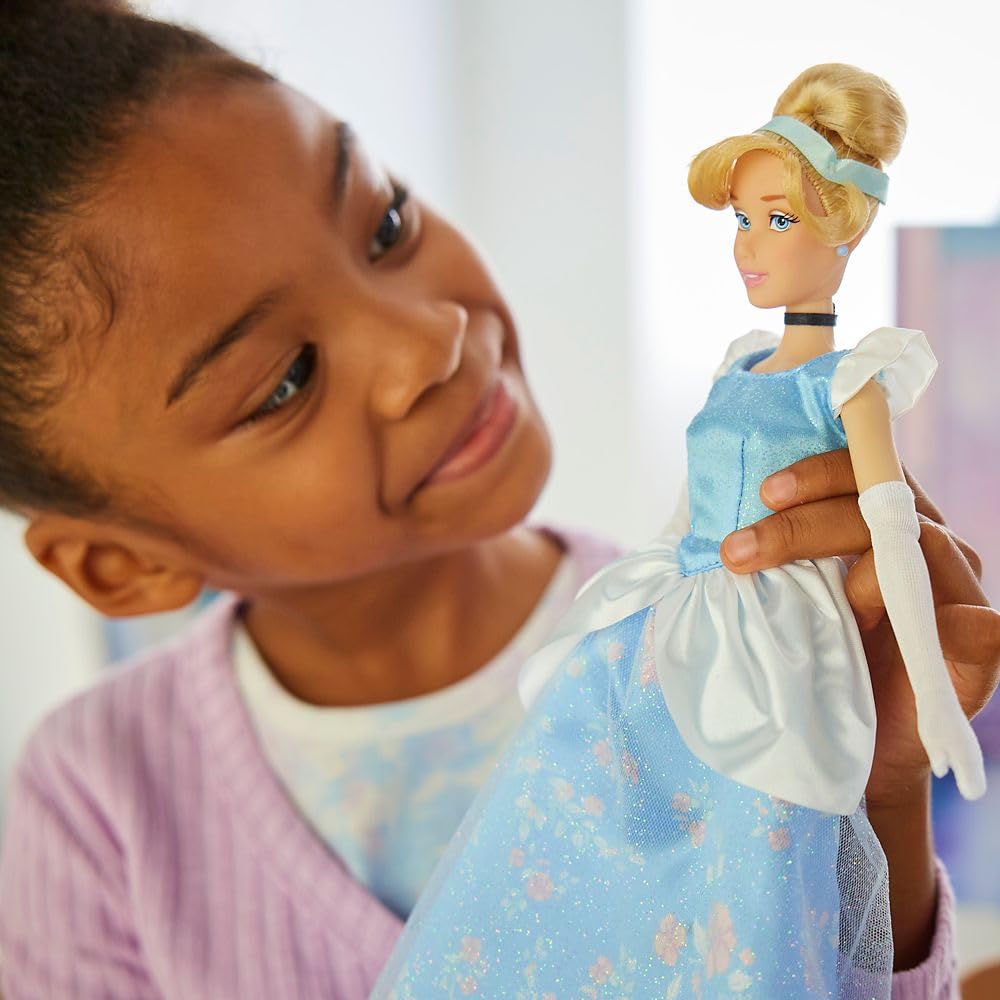Gus and Lucifer figures enrich tiny-world adventures with Cinderella