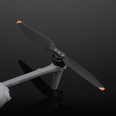 DJI Air 3 low-noise propellers set included in package.