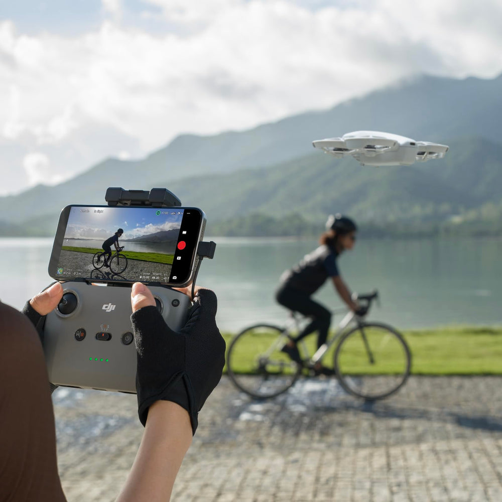 DJI Neo two-way charging hub extends flight time across batteries.