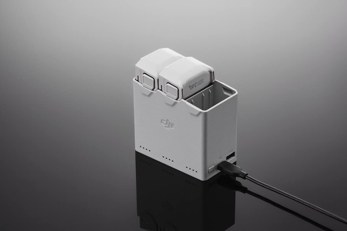 DJI remote controller docking on hub for convenient charging