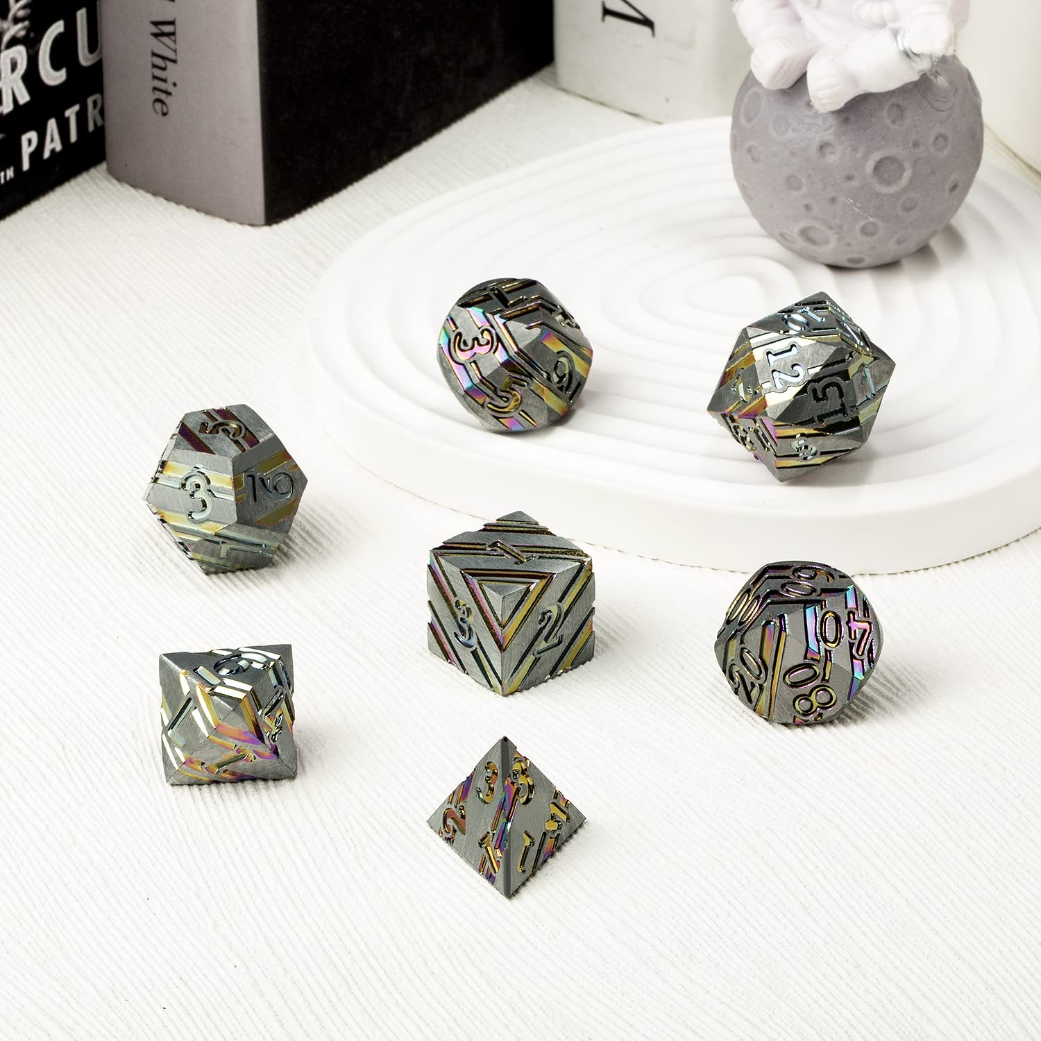 DNDND zinc alloy dice feel heavy and durable for confident throws.