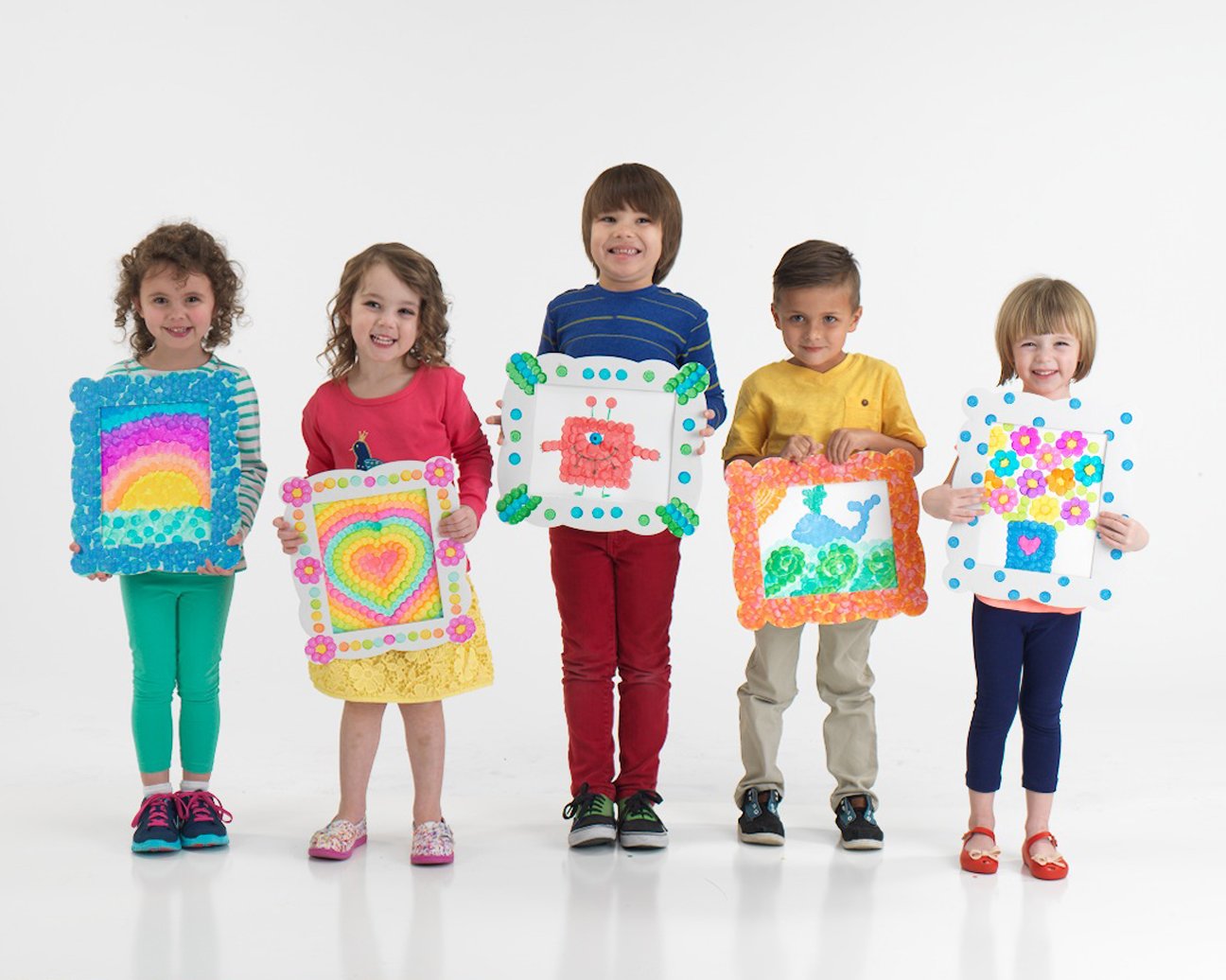 Do A Dot Art! Easy-grip bottle provides comfortable kid use