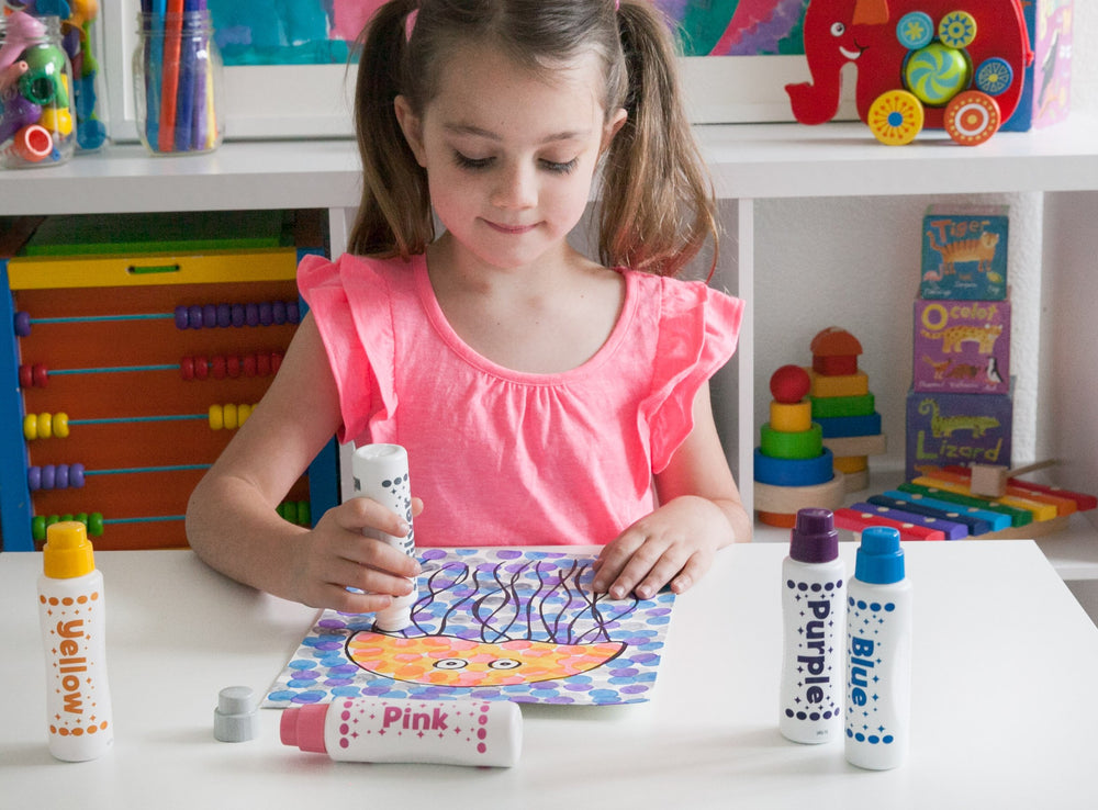 Do A Dot Art! Green dot marker cap helps kid-friendly color exploration.