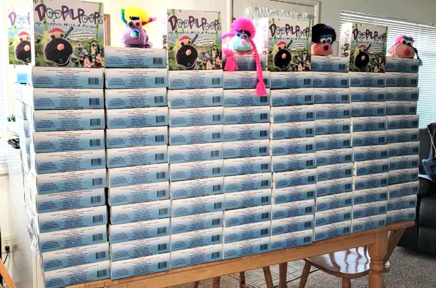 Two friendly puppets awaken imaginative storytelling moments