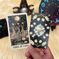 DPEHAKMK floral tarot edges rounded close-up for comfortable shuffling.
