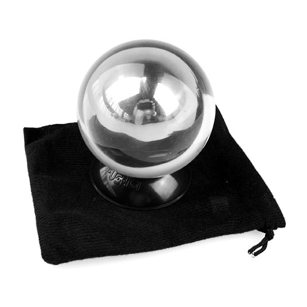 DSJUGGLING Fushigi ball on stage demonstrates gravity-defying tricks with precision