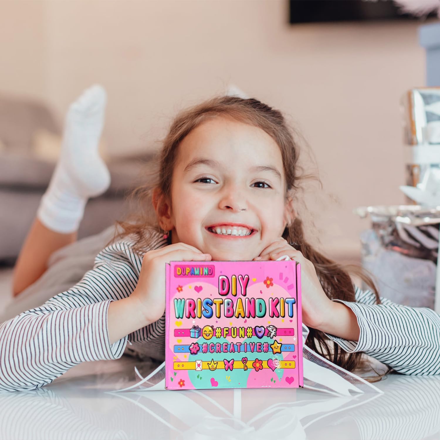 Dupamind craft kit shows kids crafting bracelets during party or quiet time