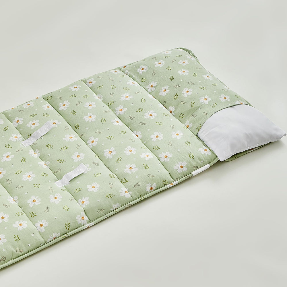 DuShow green floral nap mat adds cheerful rest-time mood.
