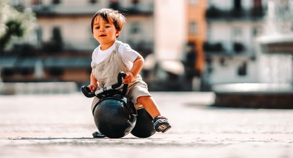 Early Rider Super Velio balance bike indoor outdoor use supports versatile playtime.