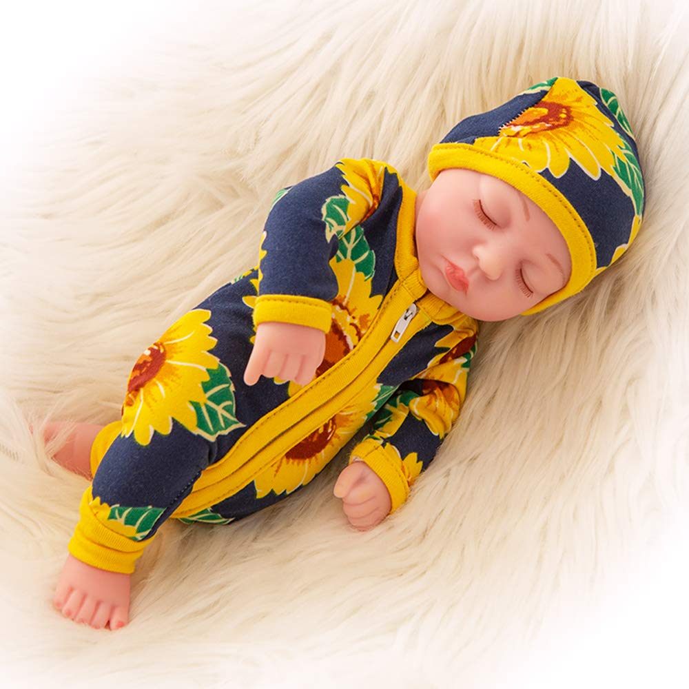 Ecore Fun 10-inch newborn doll face with lifelike features for imaginative play