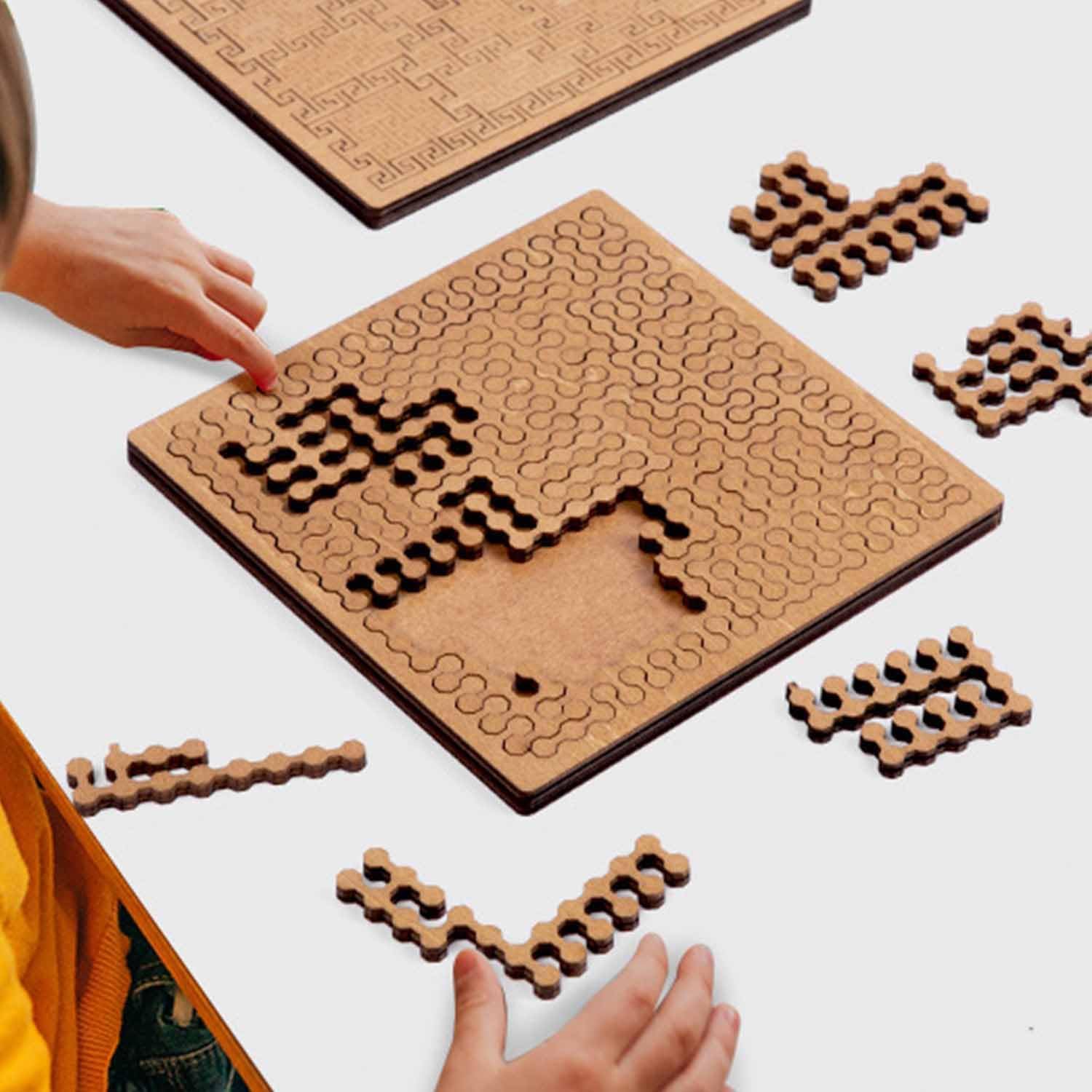 Edottbag Fractal Tray Puzzle piece 03 highlights interlocking edges for satisfying tactile feedback.