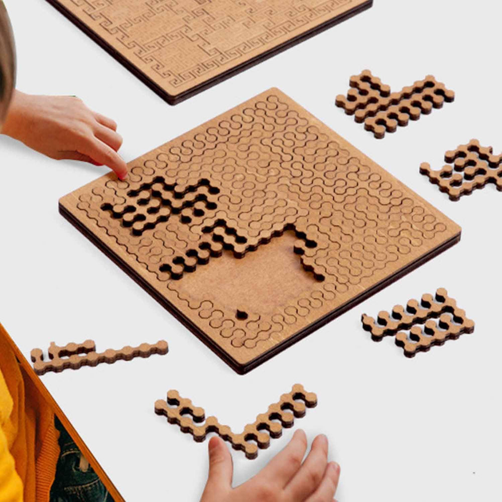 Edottbag Fractal Tray Puzzle piece 03 highlights interlocking edges for satisfying tactile feedback.